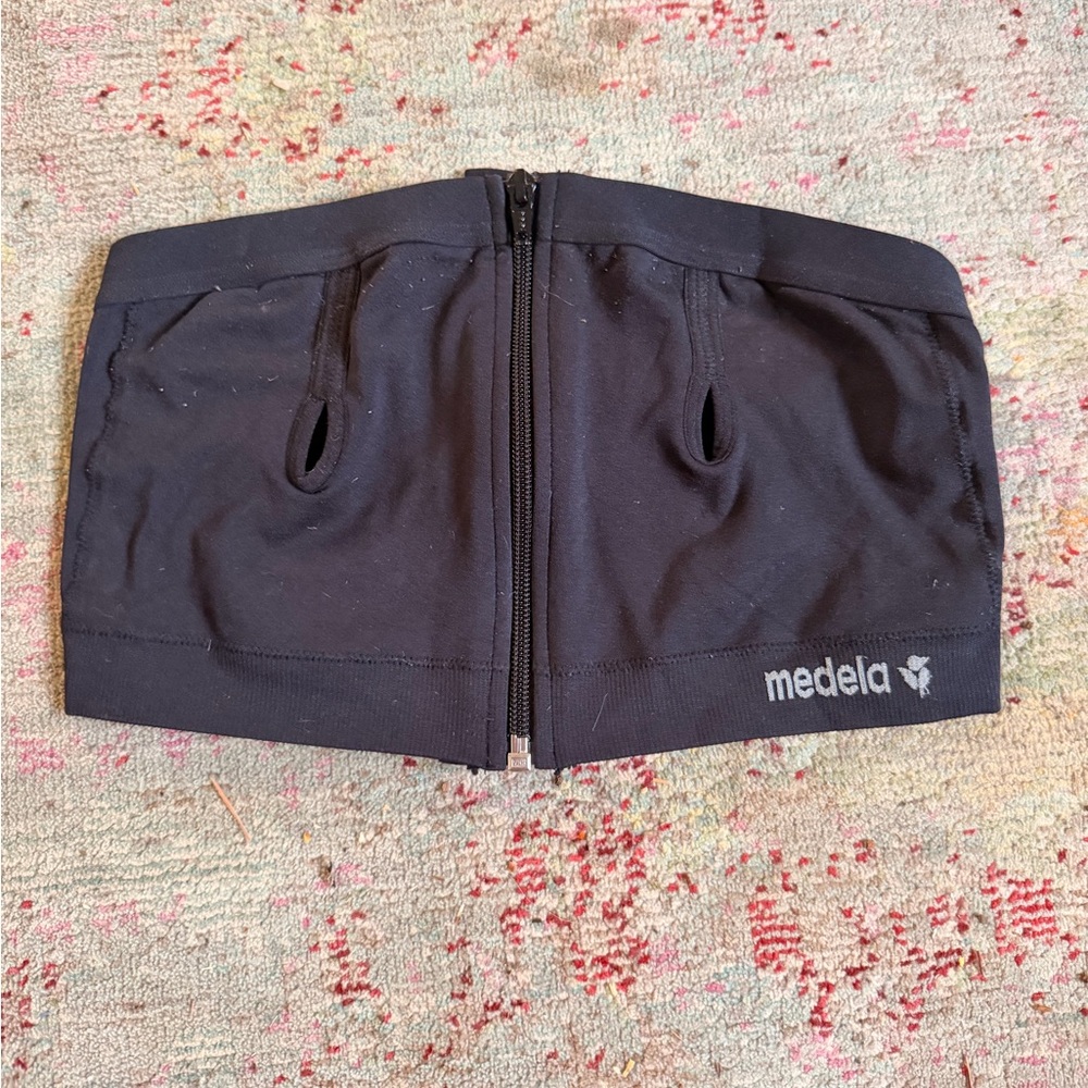 EUC Ladies Medela Handsfree Pumping Bra Black